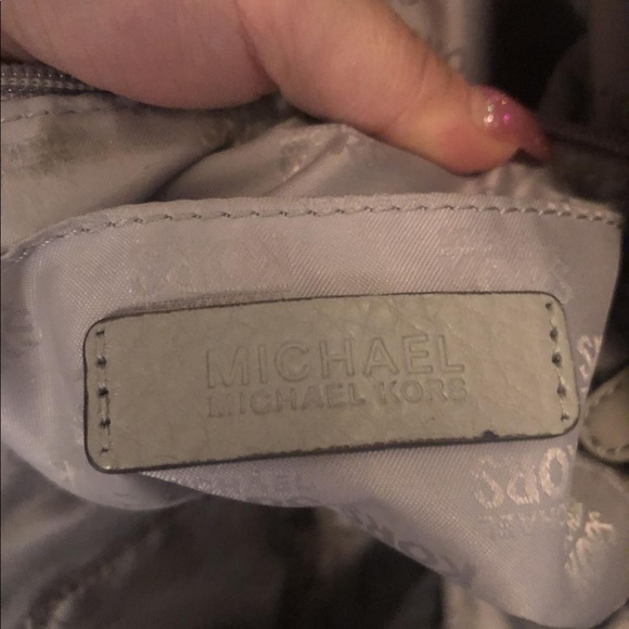 Michael Kors Authentic grey pebble leather bag - Picture 3 of 4